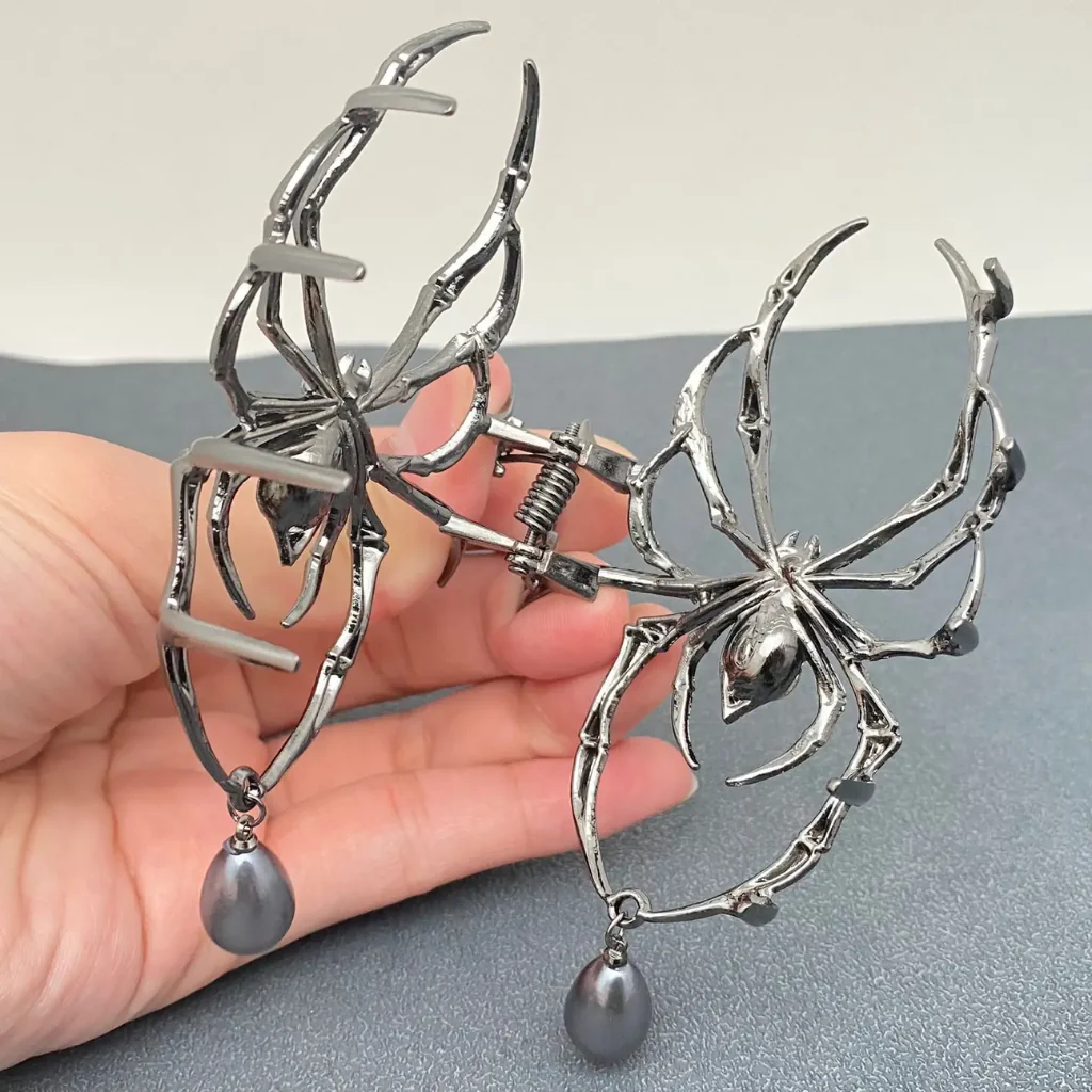 Gothic Spider Hair Clip - Image 4